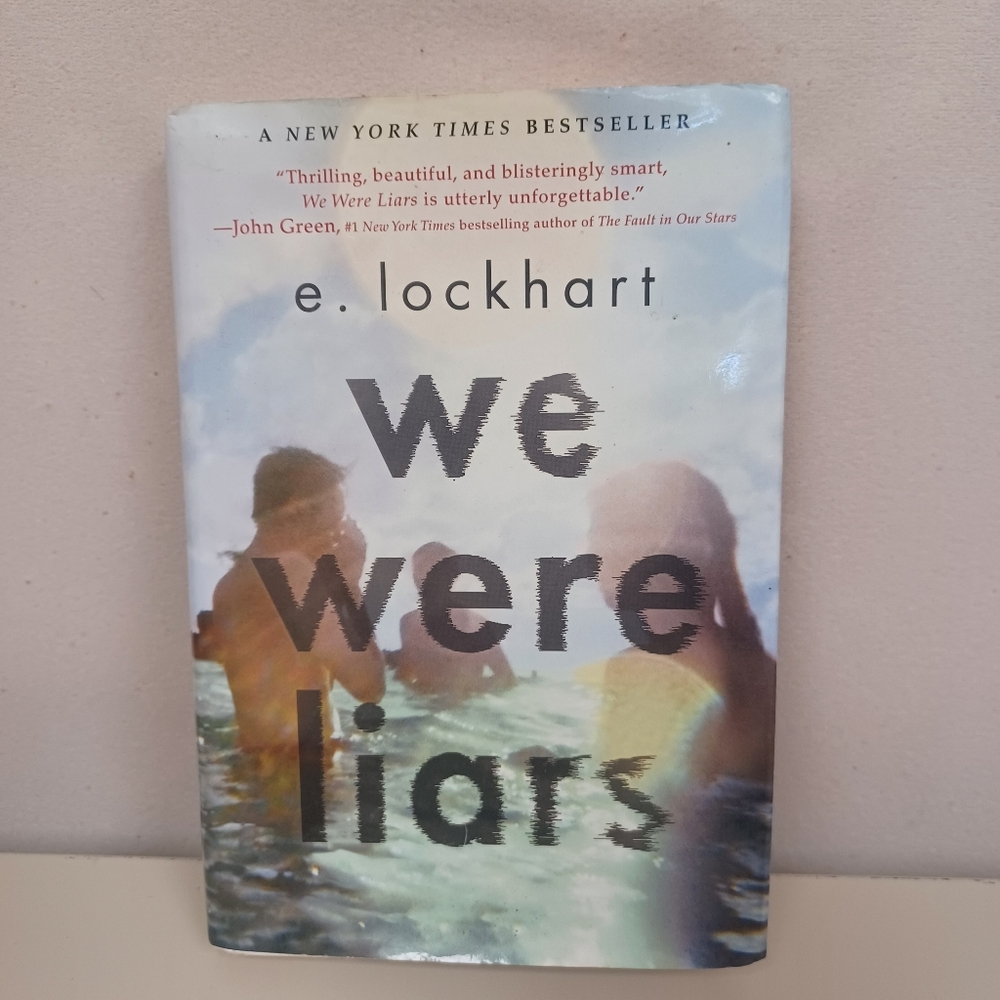 Book- e lockhart  - We Were Liars Hardcover Edition